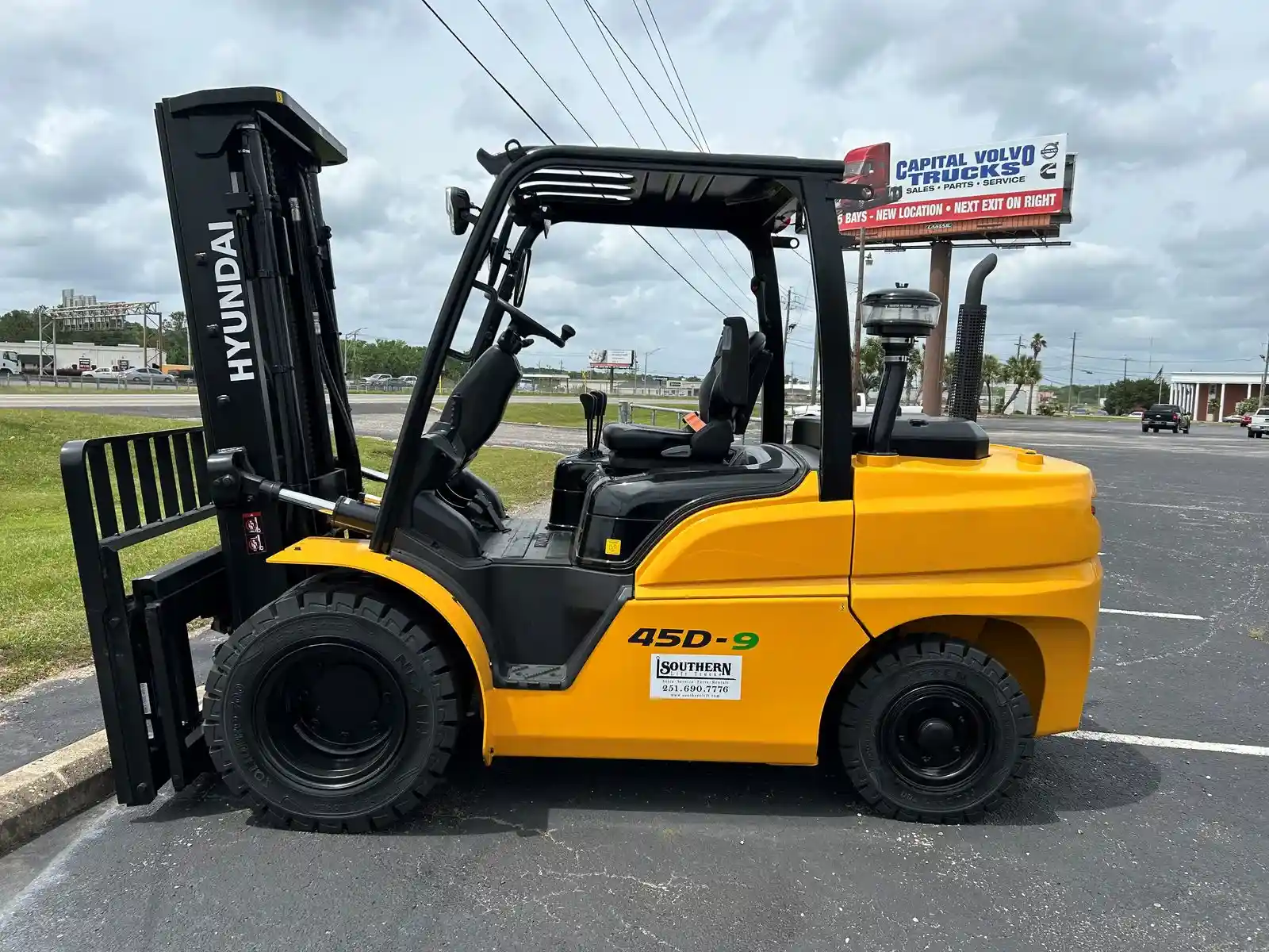 لاستیک لیفتراک هیوندا در محیط کار