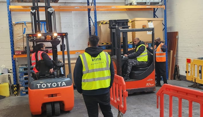  آموزشگاه گواهینامه لیفتراک شیراز | مدت زمان دوره